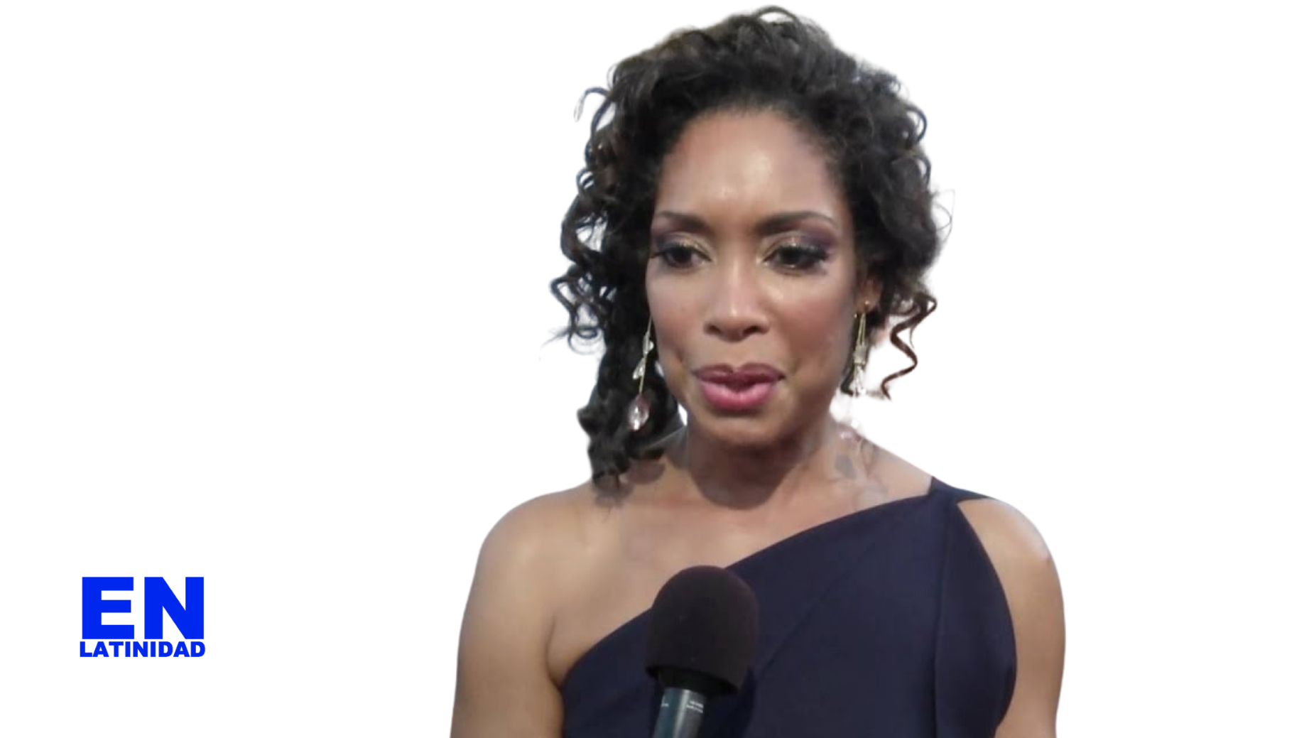 Afro-Latina actress Gina Torres on the 2019 Emmy Awards red carpet, elegantly dressed and smiling, highlighting the importance of Afro-Latino representation in mainstream Latino media.